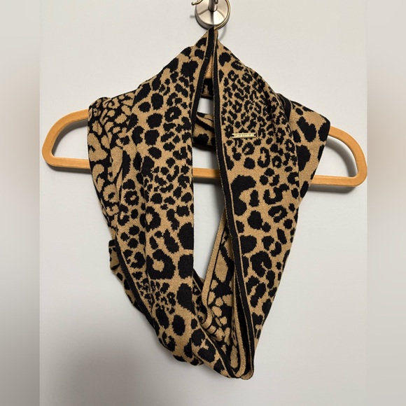 Michae Kors leop print infinity scarf - Picture 2 of 5